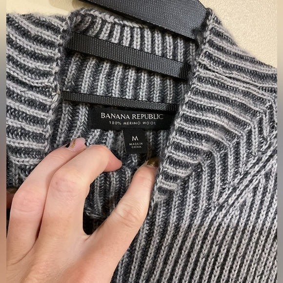 Banana Republic chunky wool Turtleneck Sweater - Picture 3 of 3